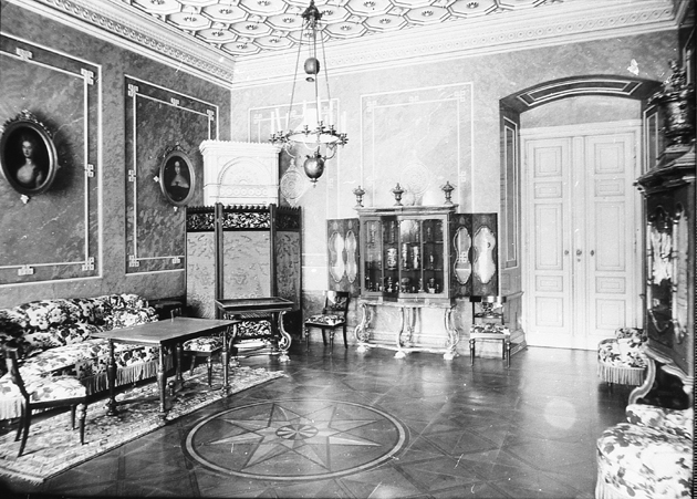 Gabloty w zamku (1908), salon wloski — kolekcja JO xięcia Piotra