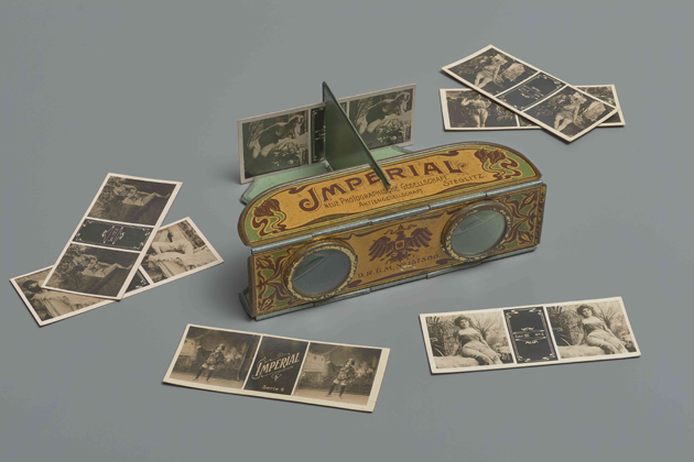Stereoskop przenośny Imperial z zestawem stereofotografii — Berlin, Neue Photographische Gesellschaft (NPG), 1897–1921. Muzeum Narodowe w Warszawie, fot. Muzeum Narodowe w Warszawie
