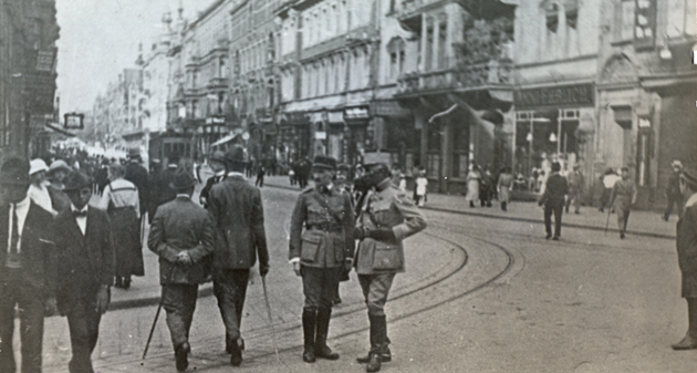 Oficerowie francuscy w Gliwicach – na rogu ulic Zwycięstwa i Dolnych Wałów – zbiory Archiwum Państwowego