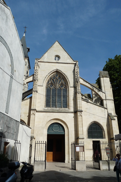 Fasada kościoła w stylu gotyku płomienistego