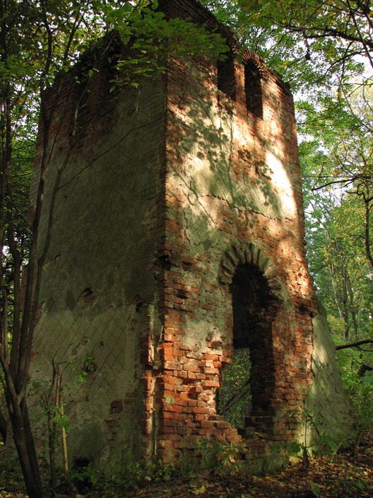 Ruiny domku stróża fot. Julia_Dobrzańska