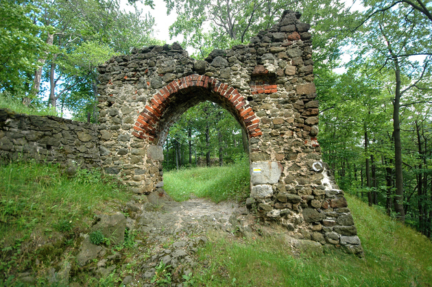 Ruiny zamku Nowy Dwór