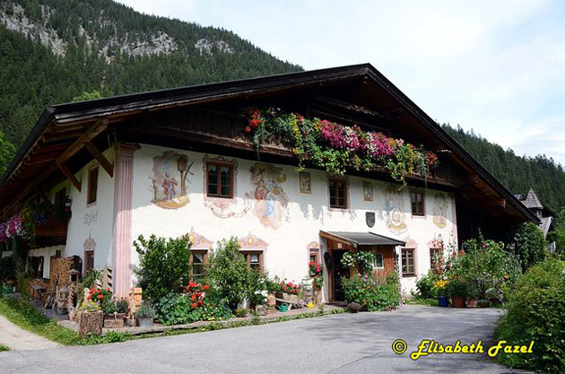 Typowy tyrolski dom – Leutasch