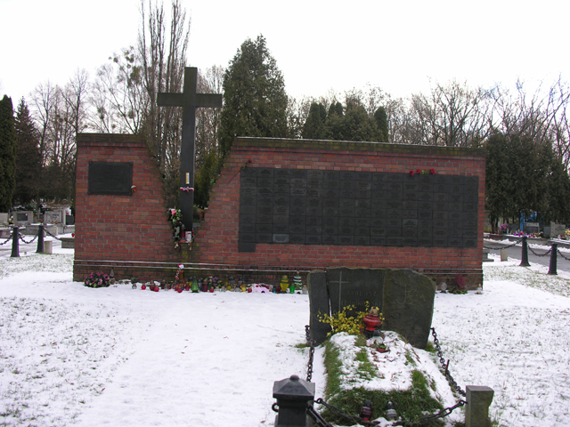 Cmentarz Wojskowy na Powązkach, kwatera " Na Łączce" — fot. Adrian Nikiel
