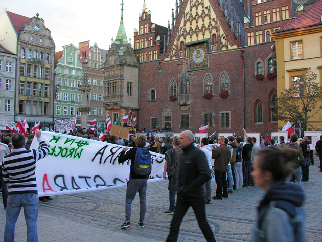 Wrocław miastem bez imigrantów: Stop islamizacji Polski! (27 września AD 2015) – fot. Adrian Nikiel Wrocław miastem bez imigrantów: Stop islamizacji Polski! (27 września AD 2015) – fot. Adrian Nikiel