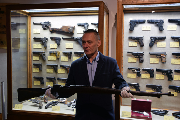 Przekazanie zabytkowej broni do zbiorów Muzeum Militariów (29 XI AD 2017) — fot. Adrian Nikiel Przekazanie zabytkowej broni do zbiorów Muzeum Militariów (29 XI AD 2017) — fot. Adrian Nikiel