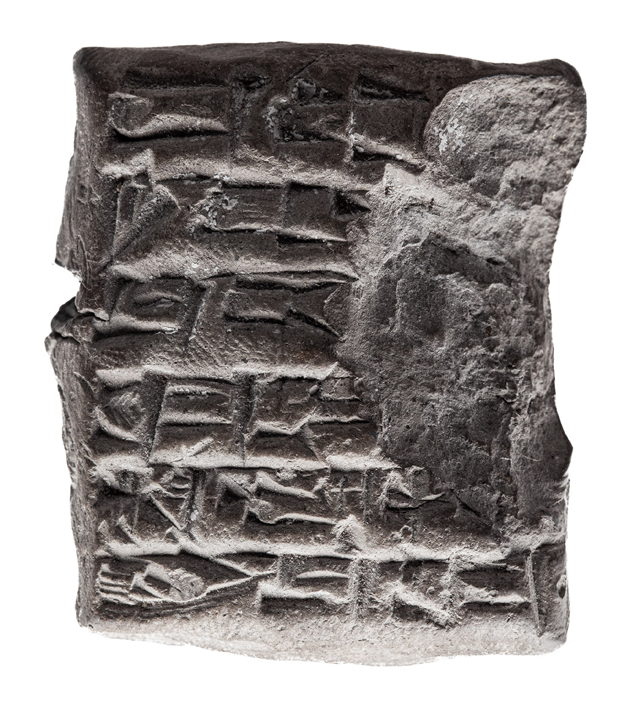 Ćwiekopis (tabliczka klinowa): etykieta na kosz (pisan-du-ba) z bilansami rozliczeniowymi (nikassum), Sumer (Girsu?), ok. 2030 przed Chr. Fot. Arkadiusz Podstawka, Muzeum Narodowe we Wrocławiu Ćwiekopis (tabliczka klinowa): etykieta na kosz (pisan-du-ba) z bilansami rozliczeniowymi (nikassum), Sumer (Girsu?), ok. 2030 przed Chr. Fot. Arkadiusz Podstawka, Muzeum Narodowe we Wrocławiu